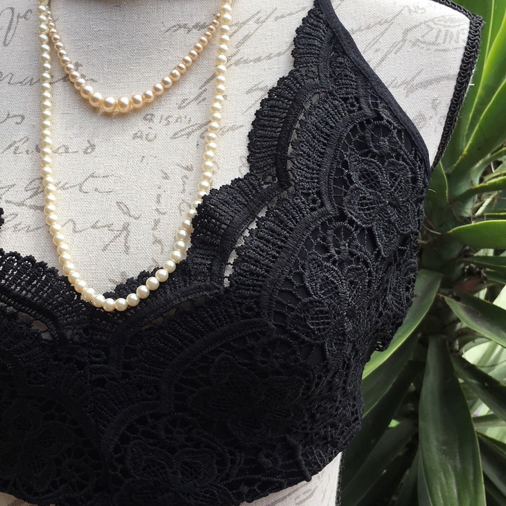 New! Sexy Black Lace Bralette - Picture 2 of 8